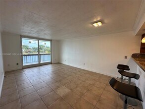 8301 SW 142nd Ave, Unit C201 in Miami, FL - Foto de edificio - Building Photo