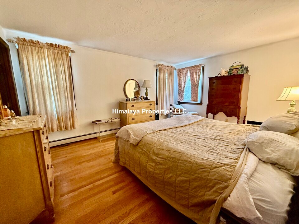 21 Langdon Rd, Unit 1 in Wayland, MA - Building Photo