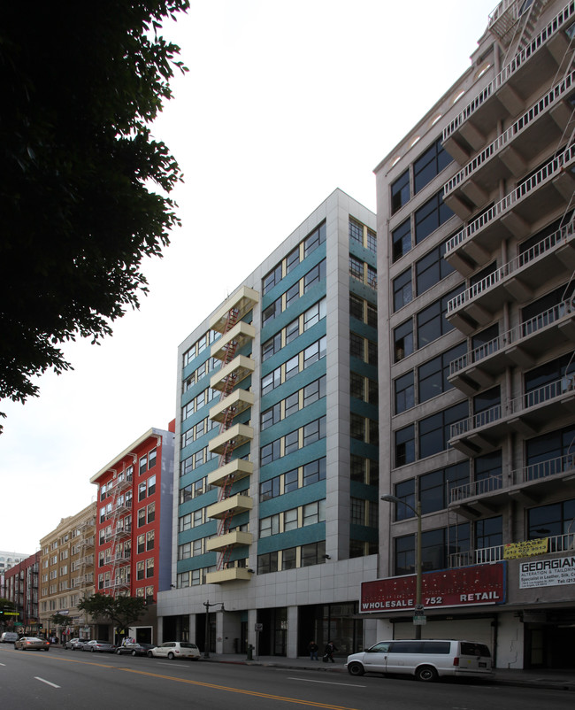 Santee Village in Los Angeles, CA - Foto de edificio - Building Photo