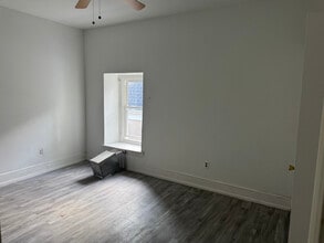 5107 Wayne Ave, Unit 3rd Floor in Philadelphia, PA - Foto de edificio - Building Photo