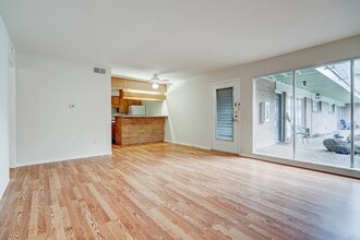 3703 Roseland St in Houston, TX - Foto de edificio - Building Photo