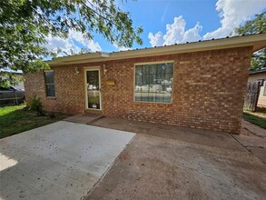 2302 Fannin St in Abilene, TX - Foto de edificio - Building Photo