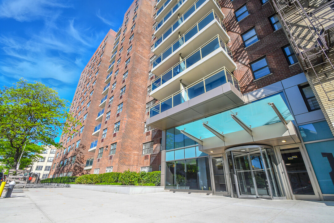 The Grand in Bronx, NY - Building Photo