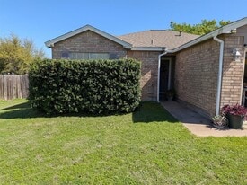 1800 Twisted Oak Dr in Leander, TX - Building Photo