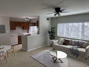 Broadstone at River Oaks in Dumfries, VA - Foto de edificio - Building Photo