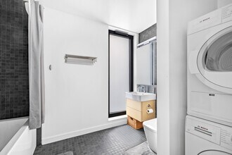 8 Saint Marks Pl, Unit Bright Brooklyn 2bd 2bth in Brooklyn, NY - Building Photo - Building Photo