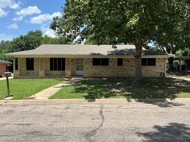 513 Stewart Ln in Sherman, TX - Building Photo