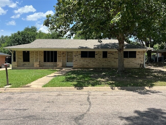 513 Stewart Ln
