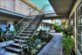 Marina Vista Apartments in Los Angeles, CA - Building Photo - Building Photo