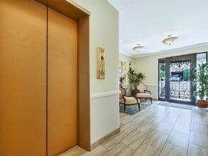 144 N Wetherly Dr, Unit 144 N. WETHERLY APARTMENT in West Hollywood, CA - Building Photo - Building Photo