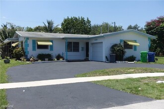 2291 NW 77th Ave in Plantation, FL - Foto de edificio - Building Photo