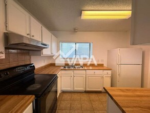 7135 Grassy Trail in San Antonio, TX - Building Photo - Building Photo