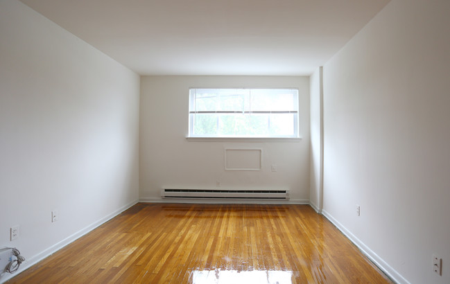 Oakwood Apartments in Upper Darby, PA - Foto de edificio - Interior Photo