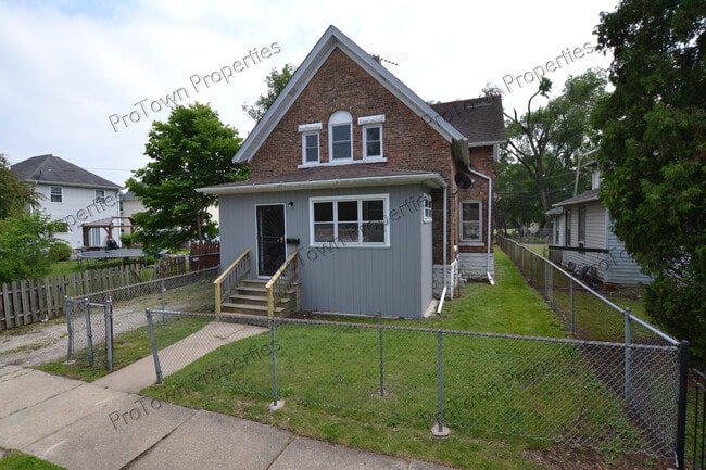 property at 224 Lincoln St