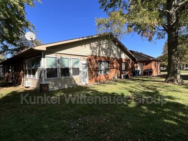 9 Old Orchard Ln in Glen Carbon, IL - Building Photo - Building Photo