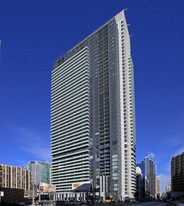 300 Front Street West in Toronto, ON - Building Photo