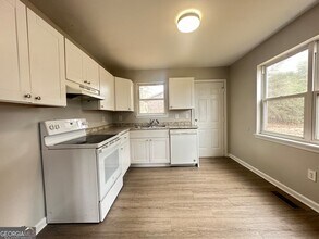 1131 White Oak Dr in Athens, GA - Building Photo - Building Photo