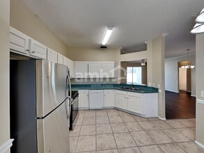 823 Springwood Cir in Bradenton, FL - Building Photo - Building Photo