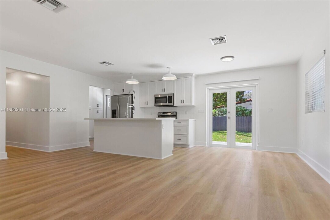 215 Grant Dr in Coral Gables, FL - Building Photo