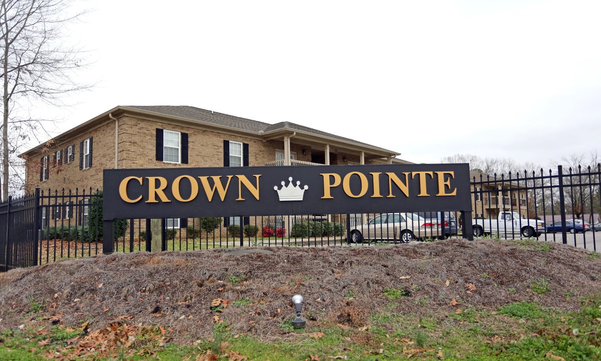 Crown Pointe in Rainbow City, AL - Foto de edificio