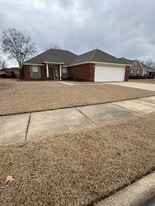 918 Hallwood Ln in Montgomery, AL - Building Photo