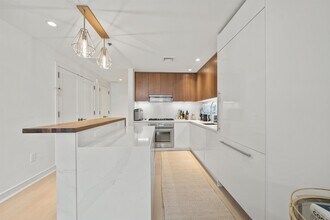 1000 Maxwell Ln in Hoboken, NJ - Building Photo - Building Photo