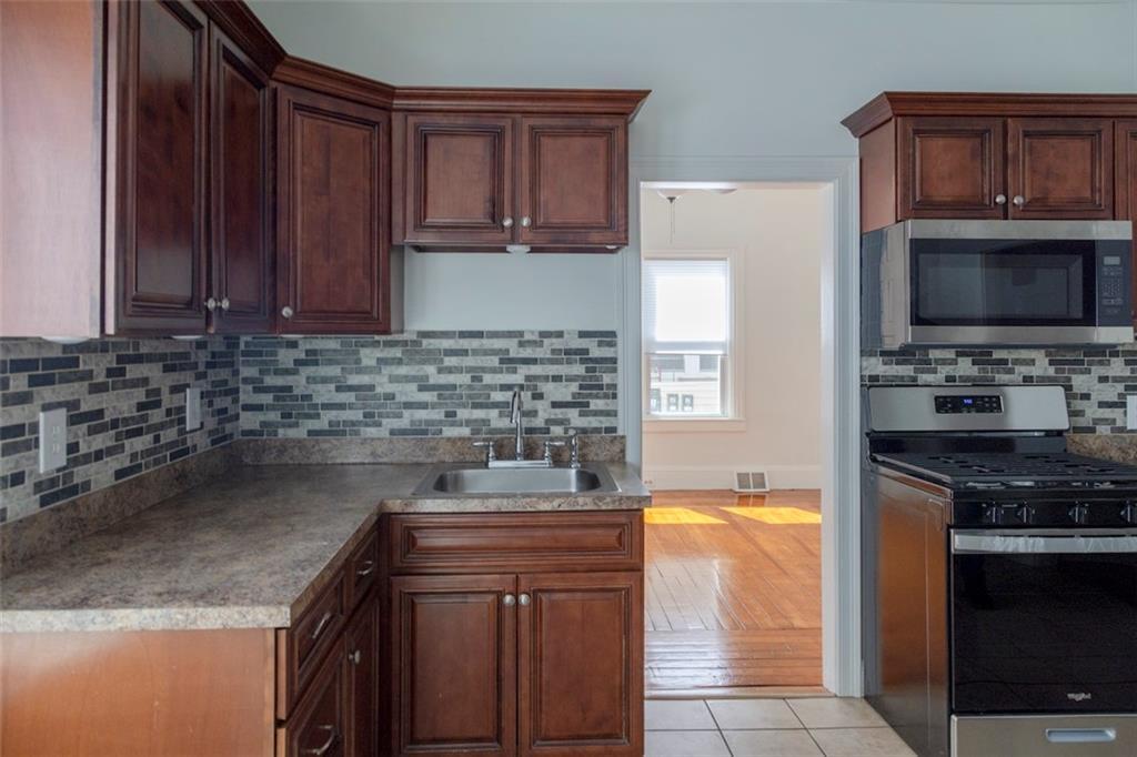 1 Louisbourg Pl, Unit 1 in Providence, RI - Building Photo
