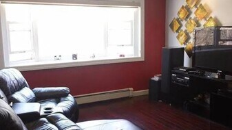 4402 Locust Point Dr in Bronx, NY - Building Photo