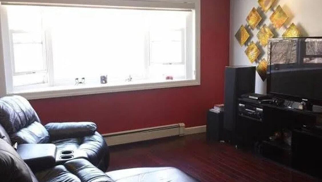 4402 Locust Point Dr in Bronx, NY - Building Photo