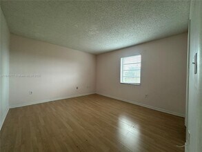 399 NW 72nd Ave in Miami, FL - Building Photo - Building Photo
