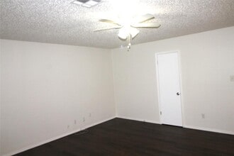 999 N 5th St in Noble, OK - Building Photo - Building Photo