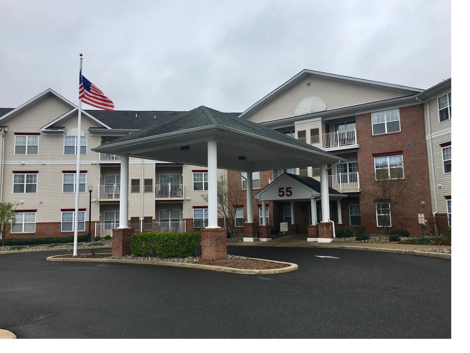 Hyde Park Village (Ages 55+) in Iselin, NJ - Foto de edificio