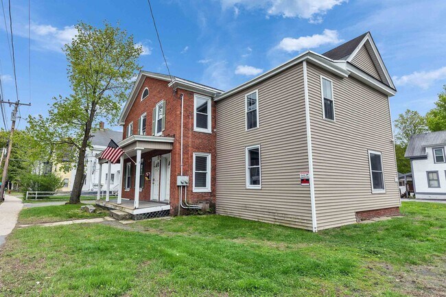 28 Summer St-Unit -4 in Claremont, NH - Building Photo - Building Photo