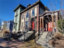 92 Pelham St in Newport, RI - Building Photo