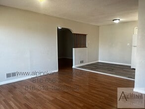 4925 E 41 St in Kansas City, MO - Building Photo - Building Photo