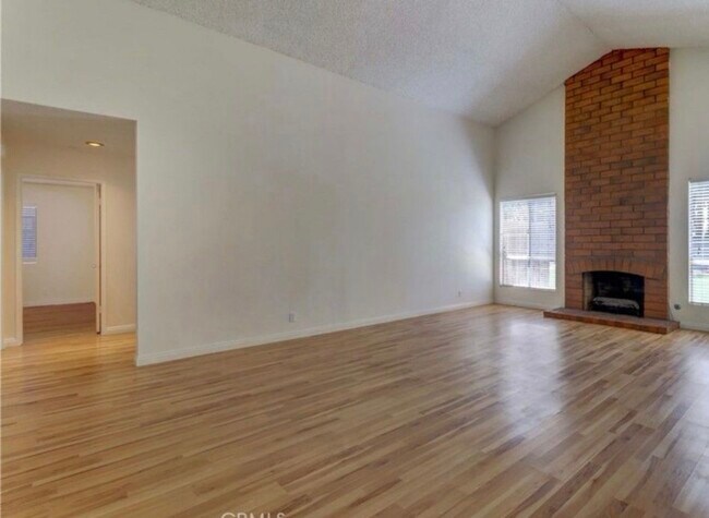 2510 Alona St in Santa Ana, CA - Foto de edificio - Building Photo