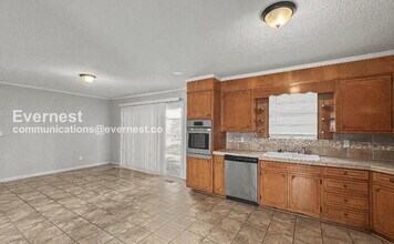 400 Glen Crest Dr, Unit 226 in Fairfield, AL - Building Photo - Building Photo