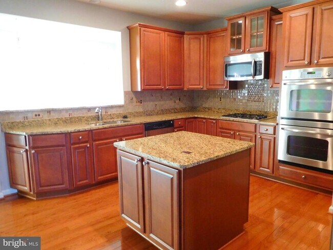 2112 Congresbury Pl in Upper Marlboro, MD - Building Photo - Building Photo