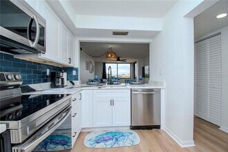 6361 Bahia Del Mar Blvd S, Unit 605 in St. Petersburg, FL - Foto de edificio - Building Photo