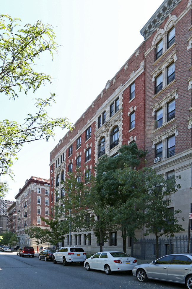 587 Riverside Dr in New York, NY - Building Photo - Building Photo