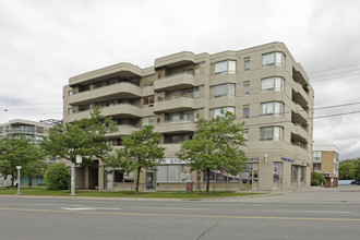 555 Wilson Heights Blvd in Toronto, ON - Building Photo - Building Photo