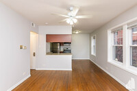 3706 N Sheffield Ave, Unit 404 in Chicago, IL - Building Photo - Building Photo