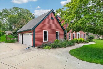 14445 Cameron Ct in Brookfield, WI - Building Photo - Building Photo