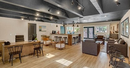 Courtney Cove Apartment Homes in Tampa, FL - Foto de edificio - Building Photo