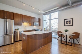 700 N Larrabee St in Chicago, IL - Building Photo - Building Photo