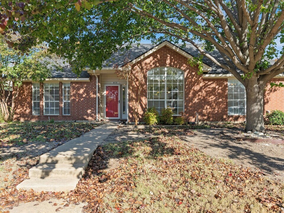 8430 Cripple Creek Dr in Frisco, TX - Building Photo