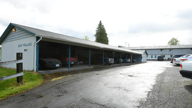 890 Dougherty Rd in Castle Rock, WA - Foto de edificio - Building Photo