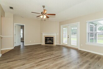 1626 Sugarpine Drive in Middleburg, FL - Foto de edificio - Building Photo