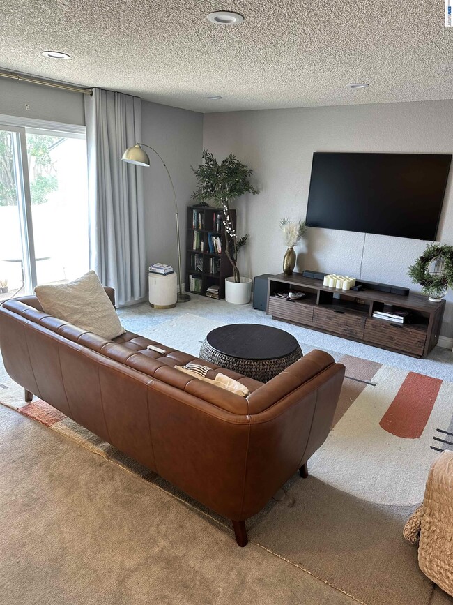 property at 725 Auburn Pl