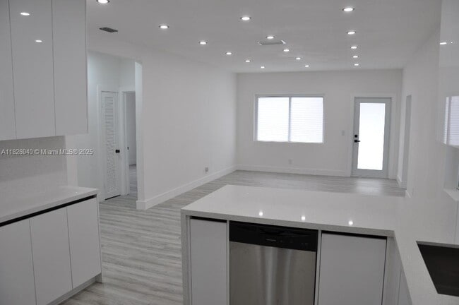 261 NW 46th Ave in Miami, FL - Building Photo - Building Photo